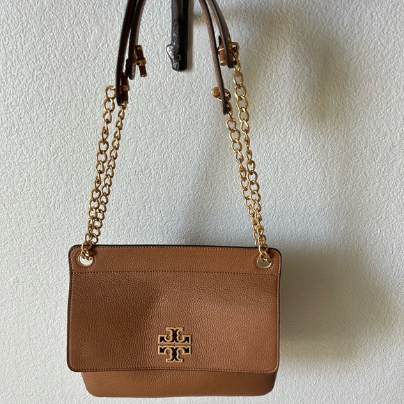 🎉Host pick!🎉{Tory Burch} Britten Flap Shoulder bag - Picture 2 of 11